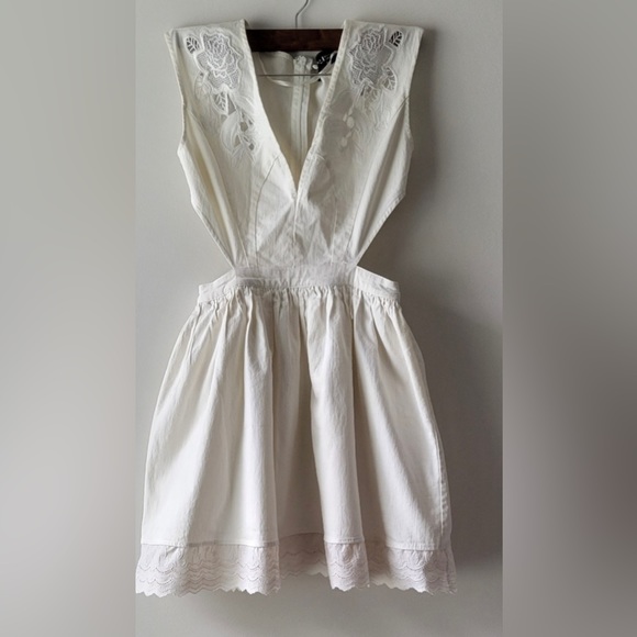 Akita Chicago Cut out Mini Dress - Picture 5 of 12